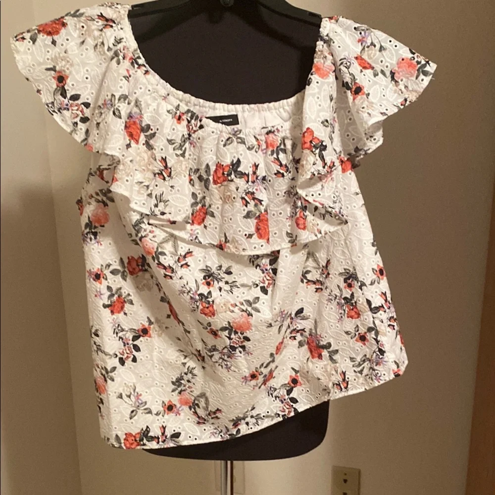 Floral Ruffle White Top - Picture 1 of 3